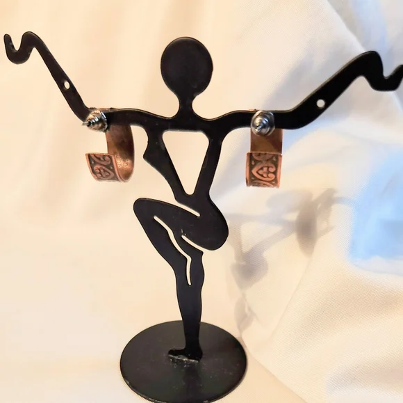 Elegant Copper Heart Pattern Earrings - Picture 4 of 4